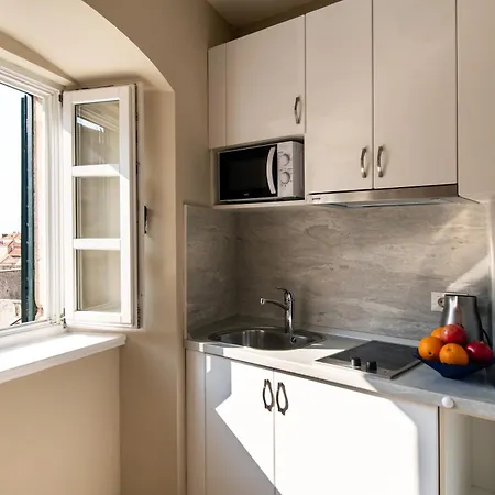 Walls Apartment *