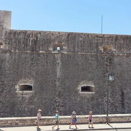 Διαμέρισμα Walls