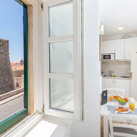 拉古萨城墙公寓 *