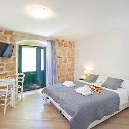Walls Ragusa