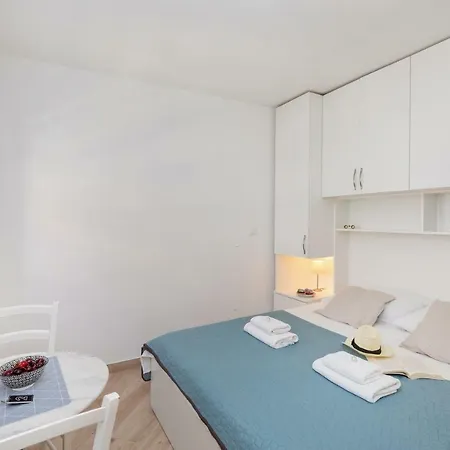 拉古萨城墙公寓 *